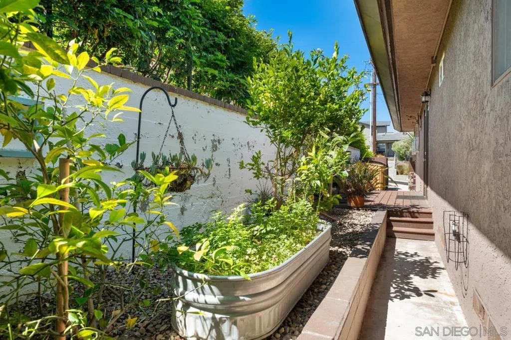 3415 Fenelon St, San Diego, California 92106 home-pic-41